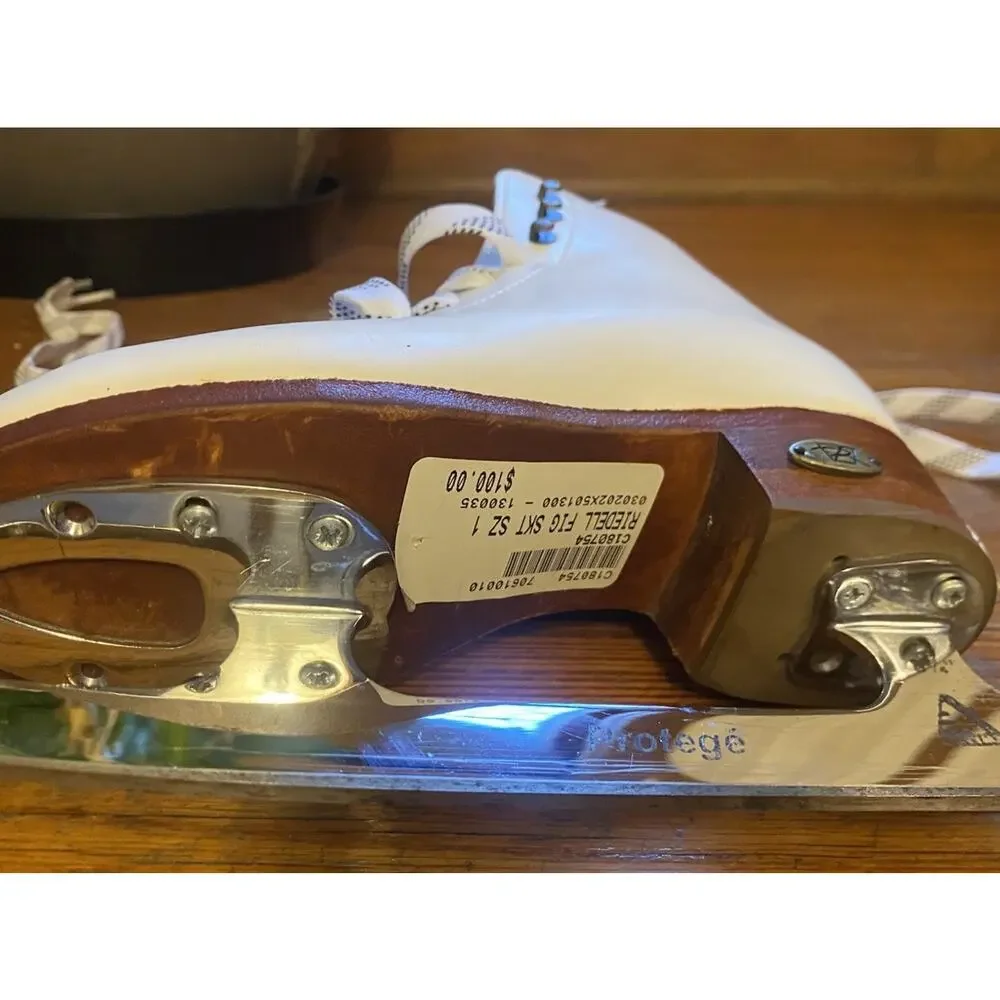 Riedell 25 Motion Figure Skates Girls Size 1 Medium - Picture 9 of 11